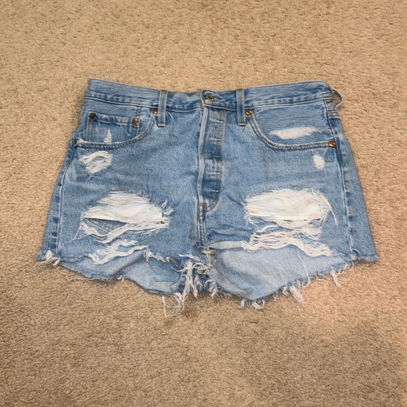 Levi’s Jean Shorts - Picture 1 of 2